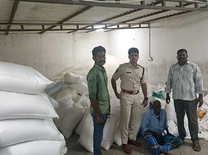నగరిలో అక్రమ రేషన్ బియ్యం సీజ్