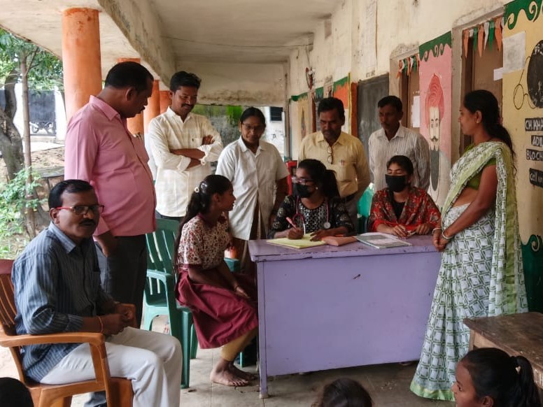 శిశిధర్ ఖానాపూర్‌లో విద్యార్థులకు వైద్య పరీక్షలు