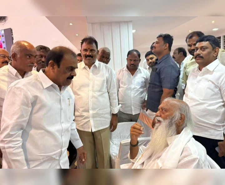 వెంకటరామిరెడ్డి, జేసీ ప్రభాకర్ రెడ్డి మాటామంతీ