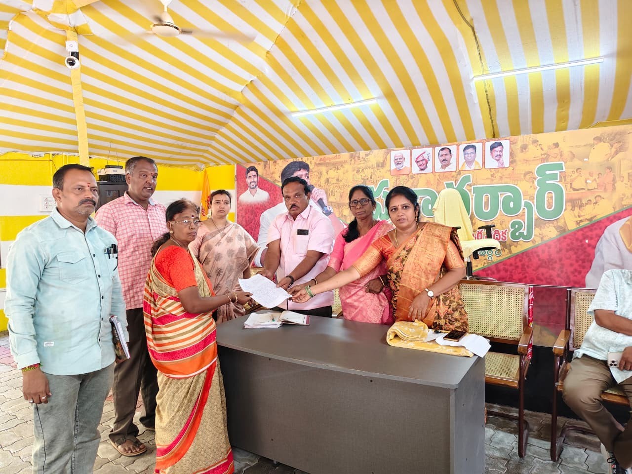 ఎమ్మెల్యే కార్యాలయంలో వినతుల స్వీకరణ