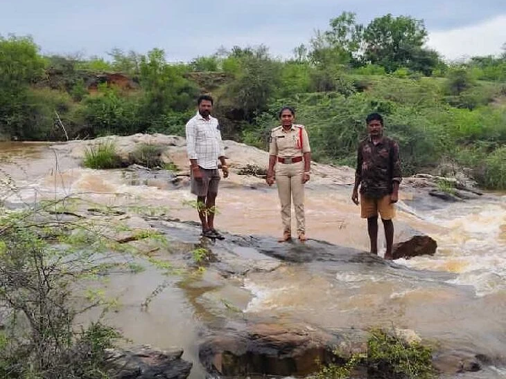 వెలిగండ్లలో బ్రిడ్జిలను, వాగులను పరిశీలించిన  SI..!