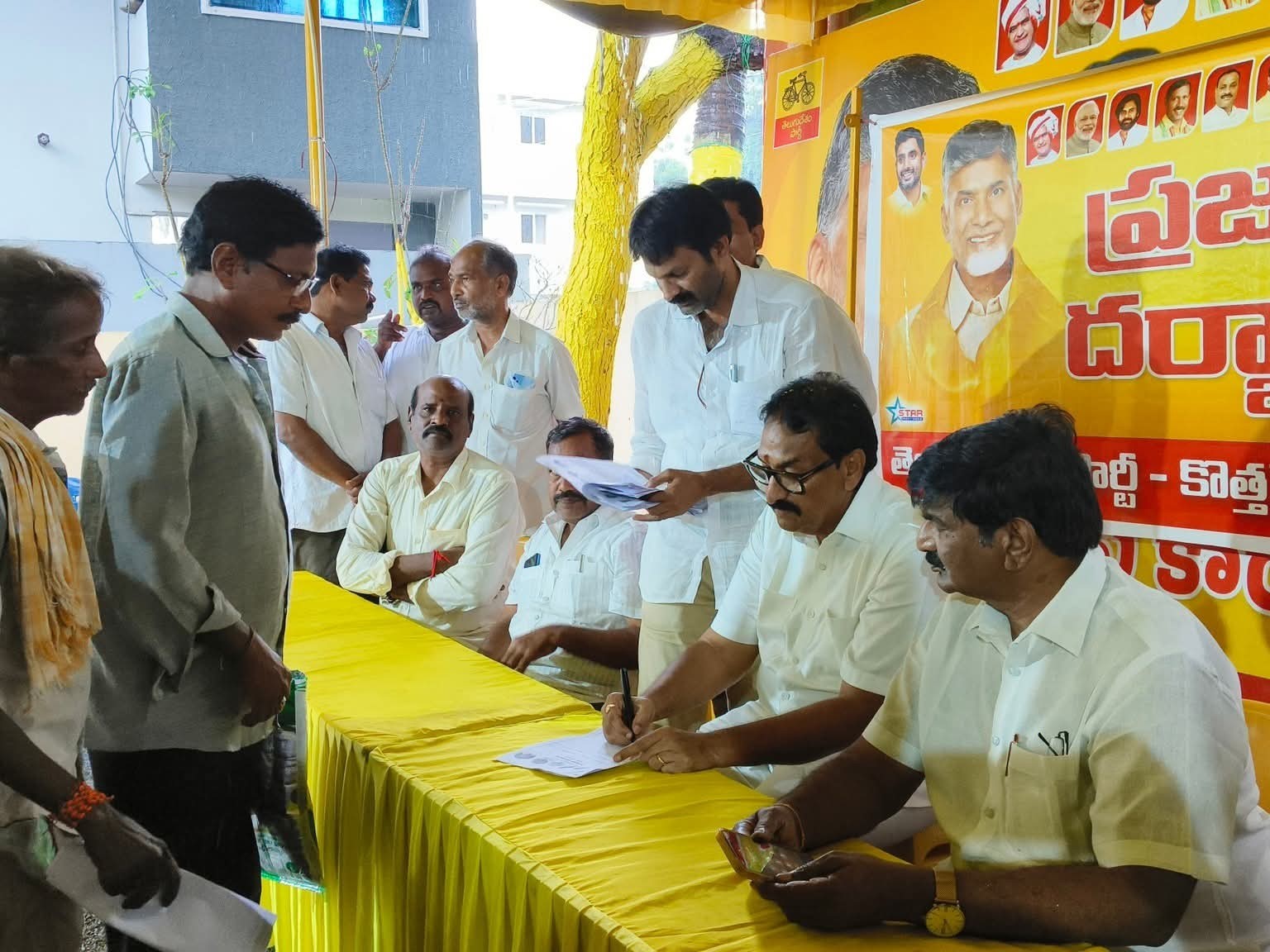 ప్రజా దర్బార్‌లో పాల్గొన్న ఎమ్మెల్యే బండారు