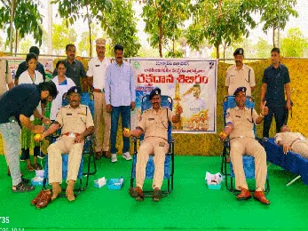 రక్తదానంతో ప్రాణదానం : ఎస్పీ