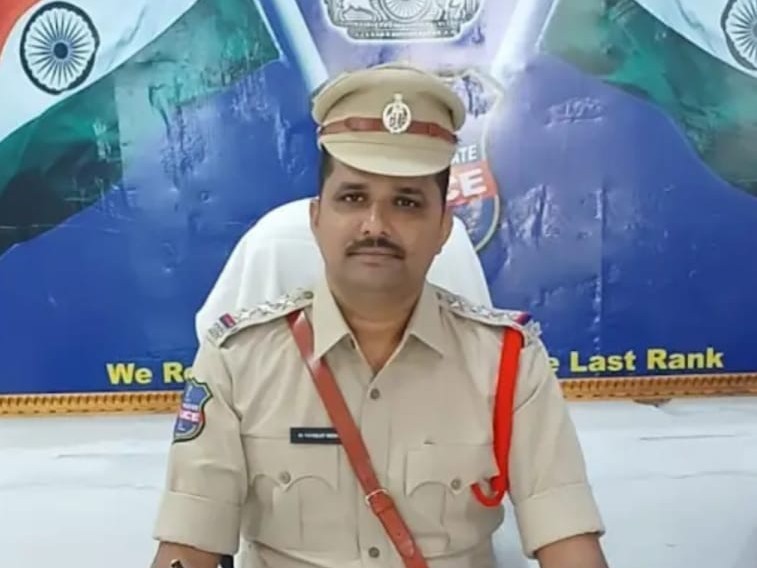 వాహన దారులకు సీఐ హెచ్చరిక
