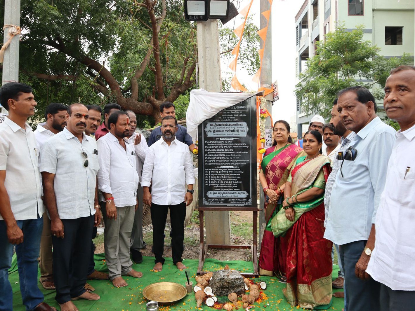 అభివృద్ధి పనులకు శంకుస్థాపన నిర్వహించిన ఎమ్మెల్యే