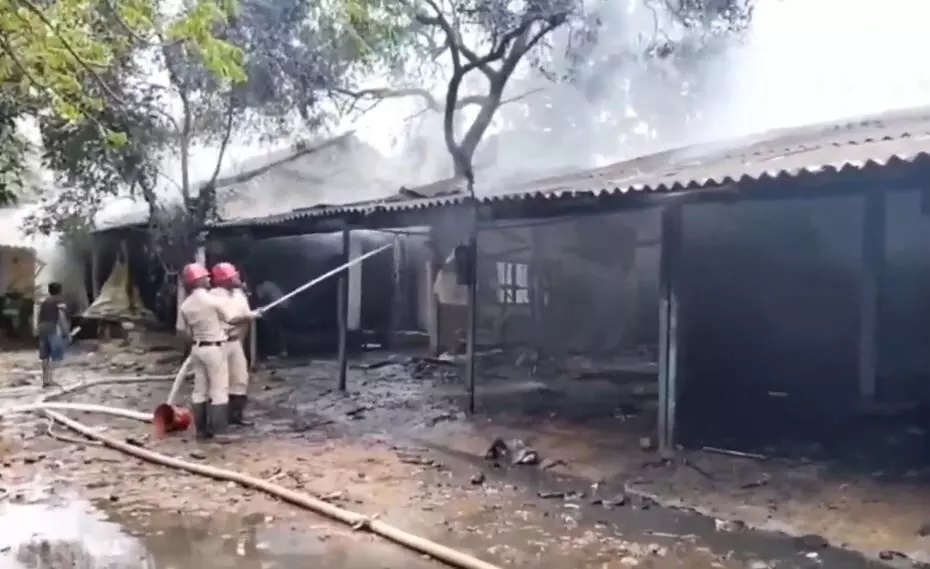 బాణాసంచా పేలుడు.. బాధితులకు పరిహారం పంపిణీ