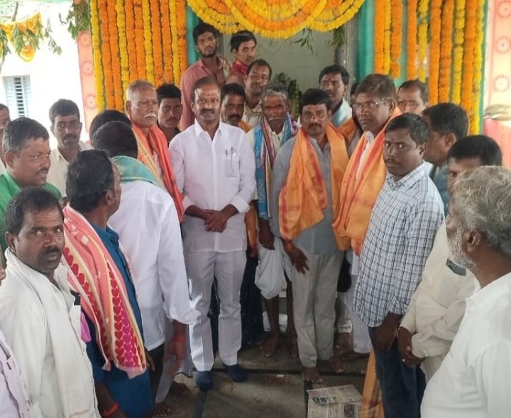 బొడ్రాయి ప్రతిష్ఠ మహోత్సవంలో పాల్గొన్న మాజీ ఎమ్మెల్యే