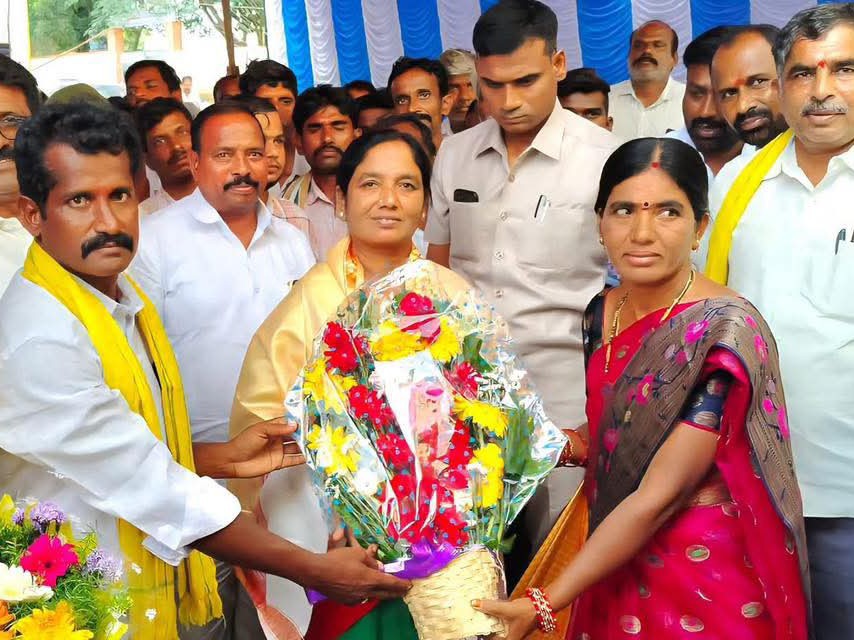 రైతులకు మెరుగైన సేవలు అందించాలి: పరిటాల సునీత