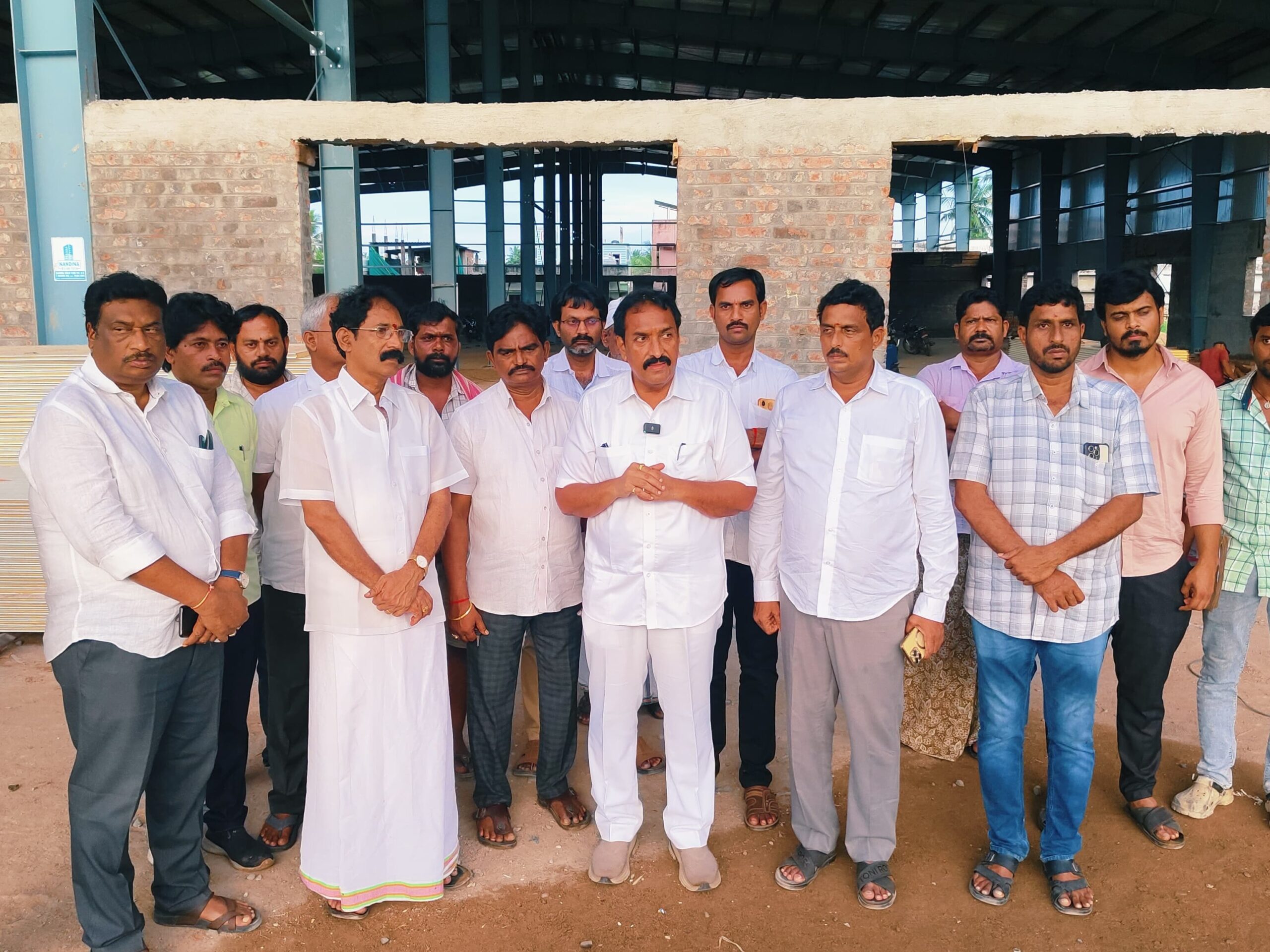 అన్నదాన భవనాన్ని పరిశీలించిన ఎమ్మెల్యే