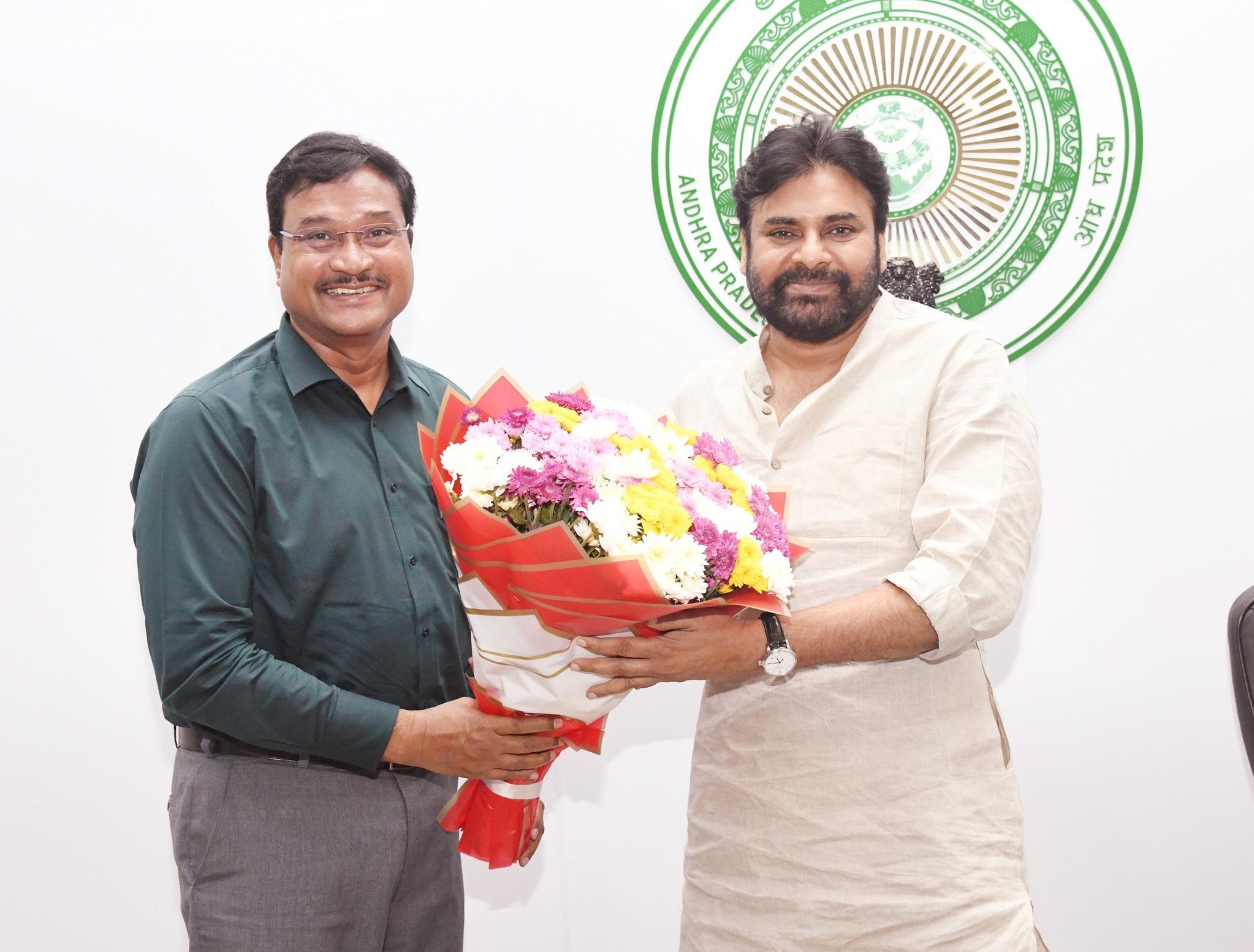 పవన్ కళ్యాణ్‌ను కలిసిన హైడ్రా కమిషనర్