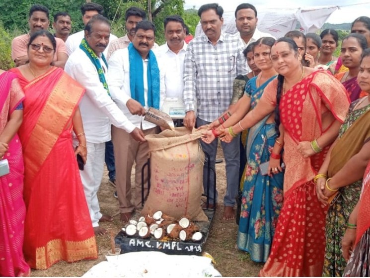 ‘ప్రభుత్వం మహిళలకు పెద్ద పీట వేస్తుంది’