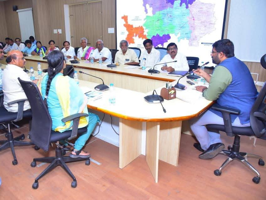 వినియోగదారులు మోసాలకు గురికాకుండా చూడాలి: జేసీ