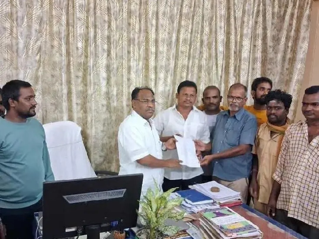 ‘కమ్యూనిటీ హాల్‌ను వినియోగంలోకి తేవాలి’