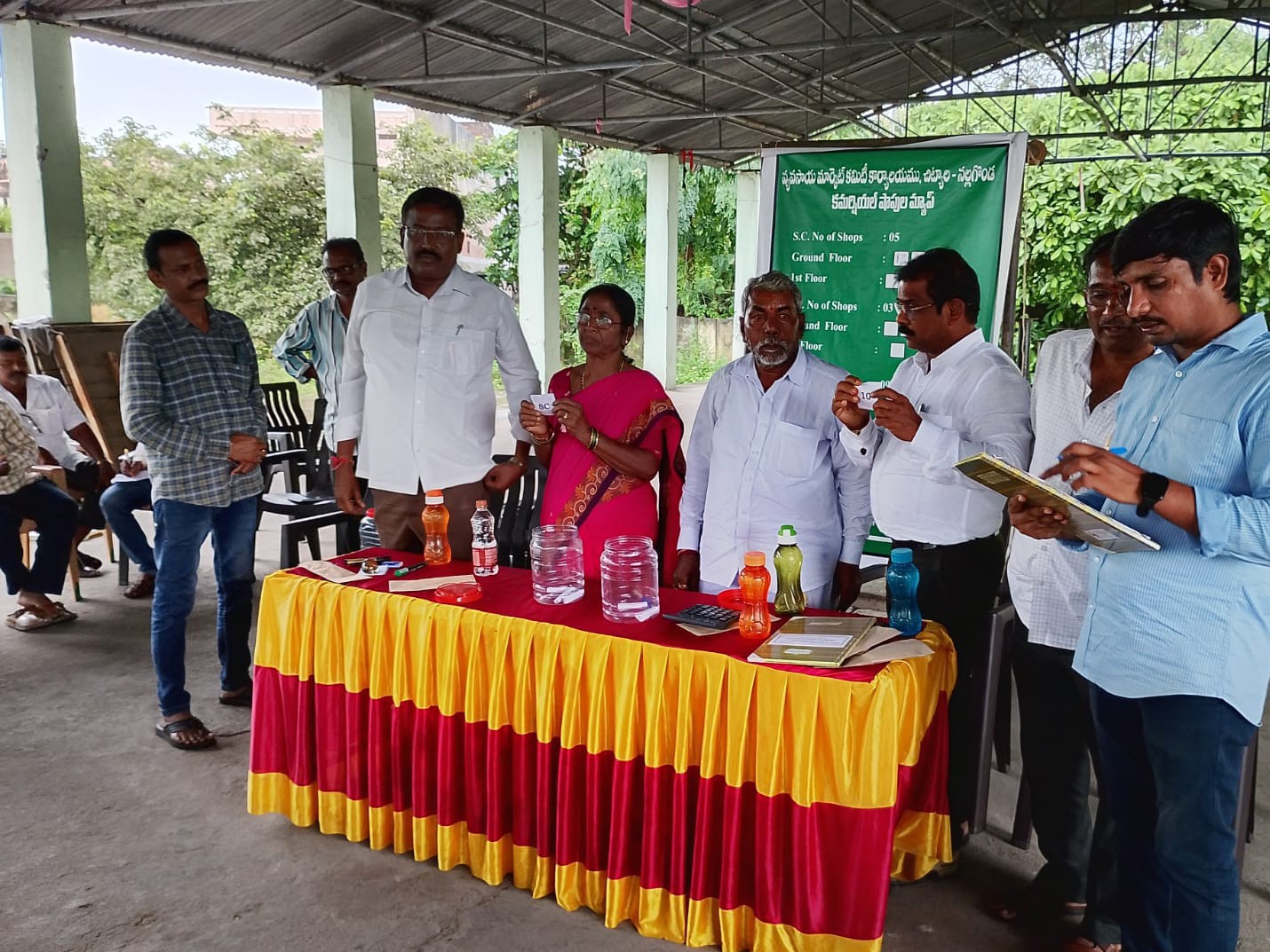 దుకాణ సముదాయాలకు రిజర్వేషన్ల ఖరారు
