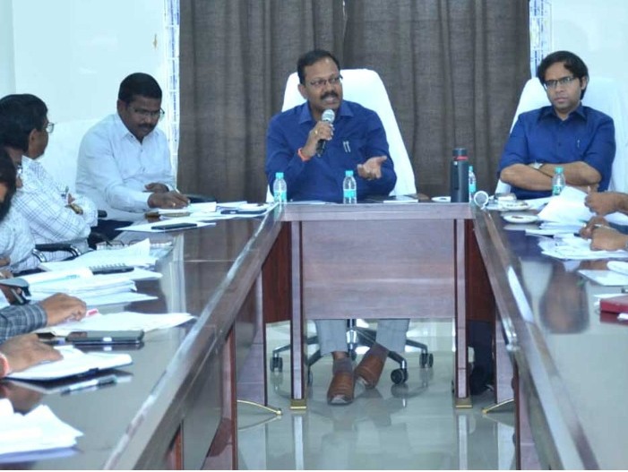 నగరపాలక సంస్థ పనితీరు మెరుగుపడాలి: కలెక్టర్