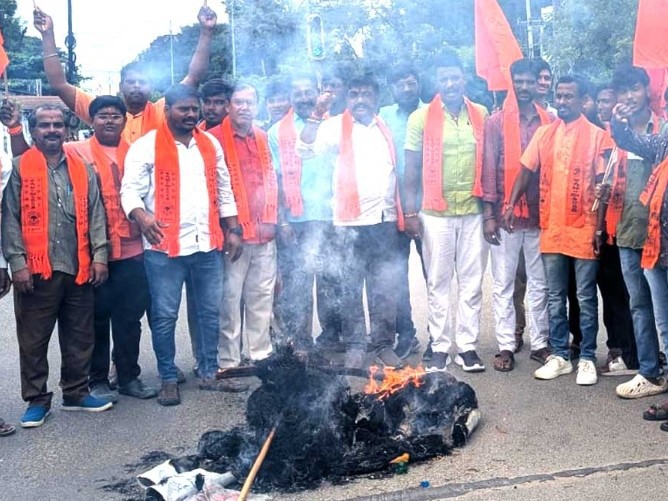 ‘గోరక్షకుడిపై దాడిచేసిన వ్యక్తులను కఠినంగా శిక్షించాలి’