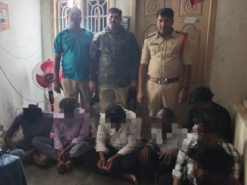 పేకాట రాయుళ్లు అరెస్ట్.. నగదు స్వాధీనం