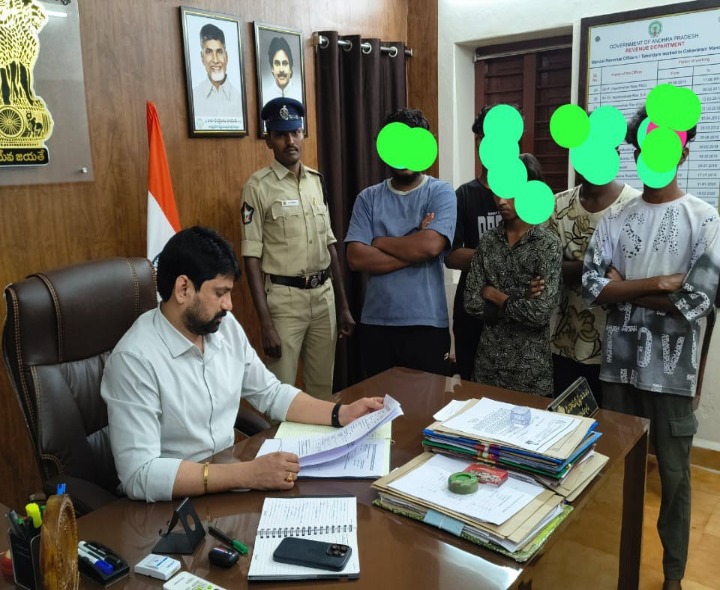 ఆరుగురు యువకులపై న్యూసెన్స్ కేసు నమోదు