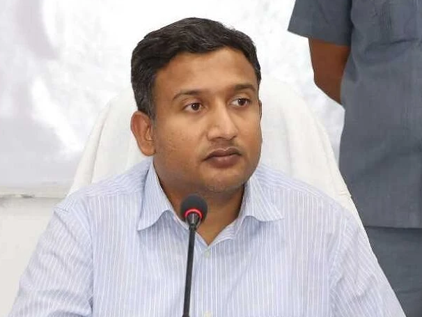 మొక్కల నాటే లక్ష్యం వంద శాతం పూర్తి: కలెక్టర్