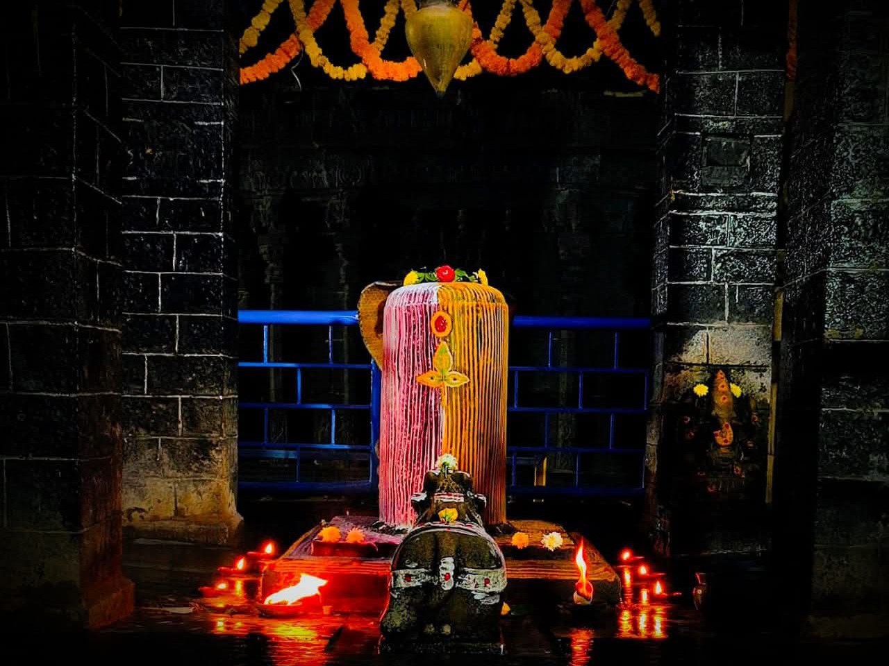 విశేష అలంకరణలో కాశీ విశ్వేశ్వర స్వామి దర్శనం