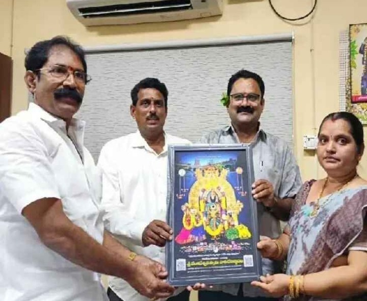 వాడపల్లి వెంకన్న నిత్యాన్నదాన పథకానికి భక్తులు విరాళం
