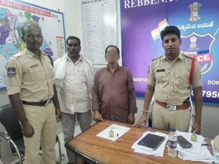 ఆత్మహత్య చేసుకుంటున్నా వ్యక్తిని కాపాడిన పోలీసులు