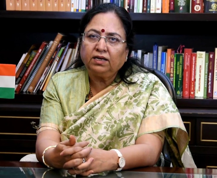 BREAKING: మంత్రి కారును ఢీకొట్టిన ట్రక్కు