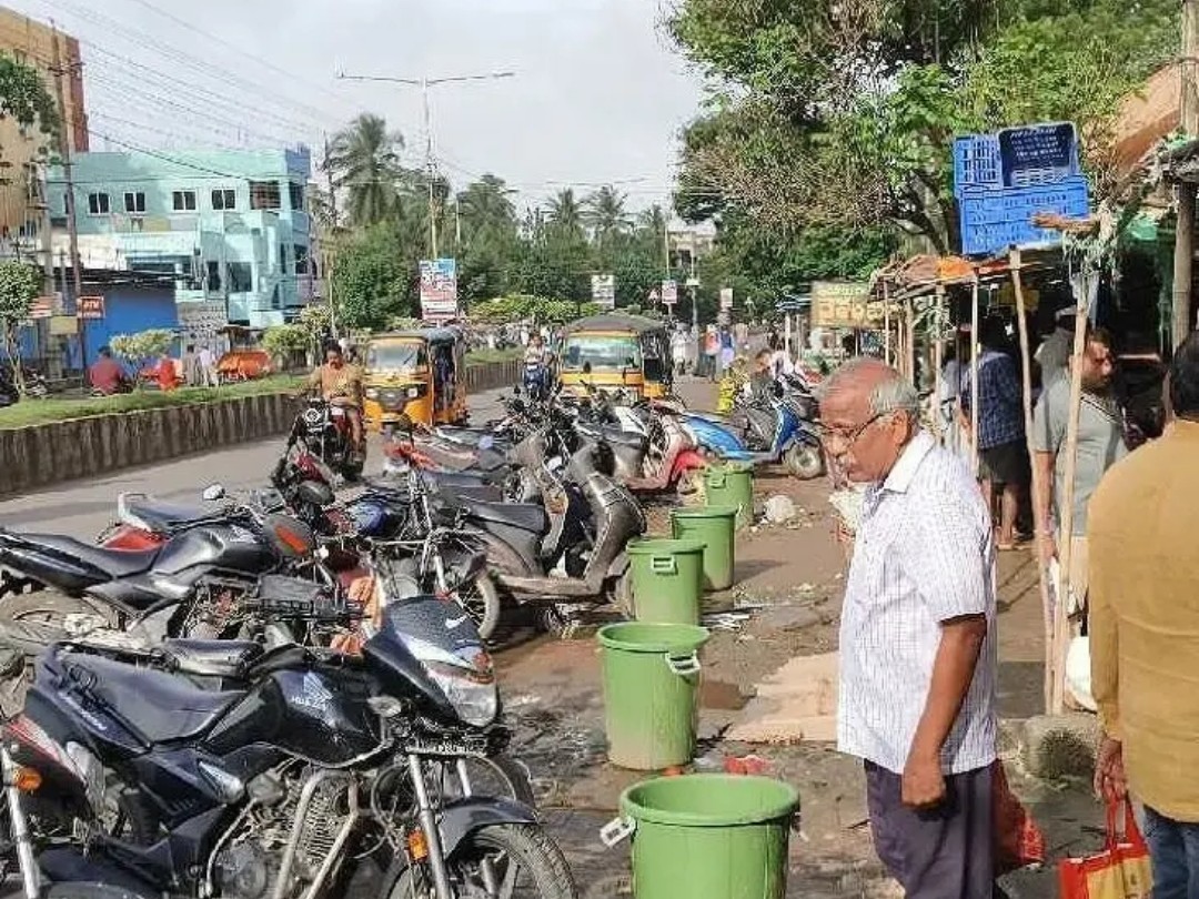 తెనాలి రైతు బజార్లలో నిర్వహణ లోపం
