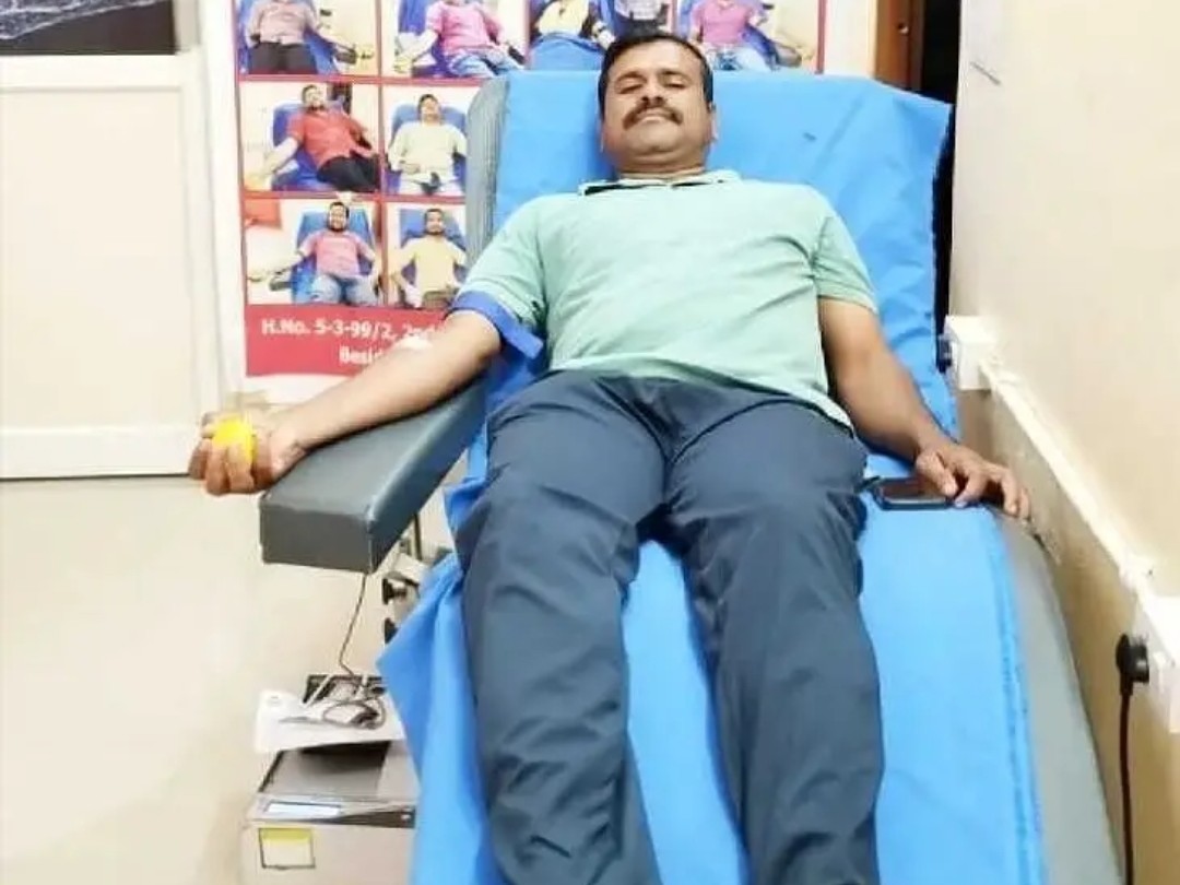 మానవత్వం చాటుకున్న కానిస్టేబుల్