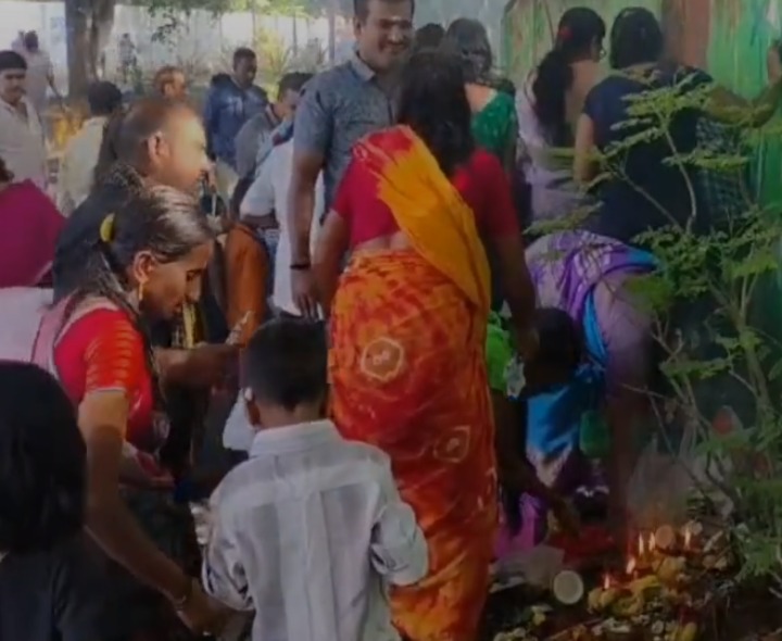 ప్రభుత్వ కార్యాలయాలే పాముల పుట్ట