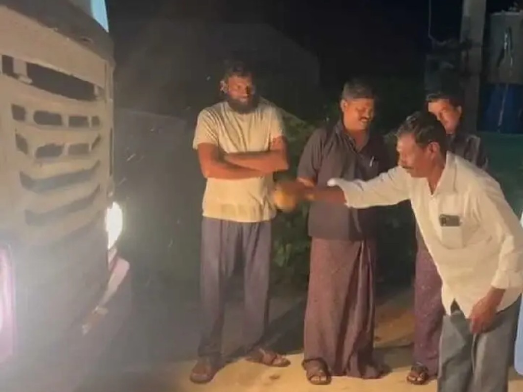 జెర్రిపోతులగూడెం నుంచి హైదరాబాద్‌కి బస్సు