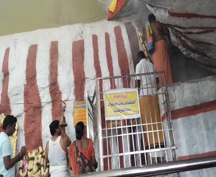 నమాత్ పల్లి స్వామికి ప్రత్యేక పూజలు