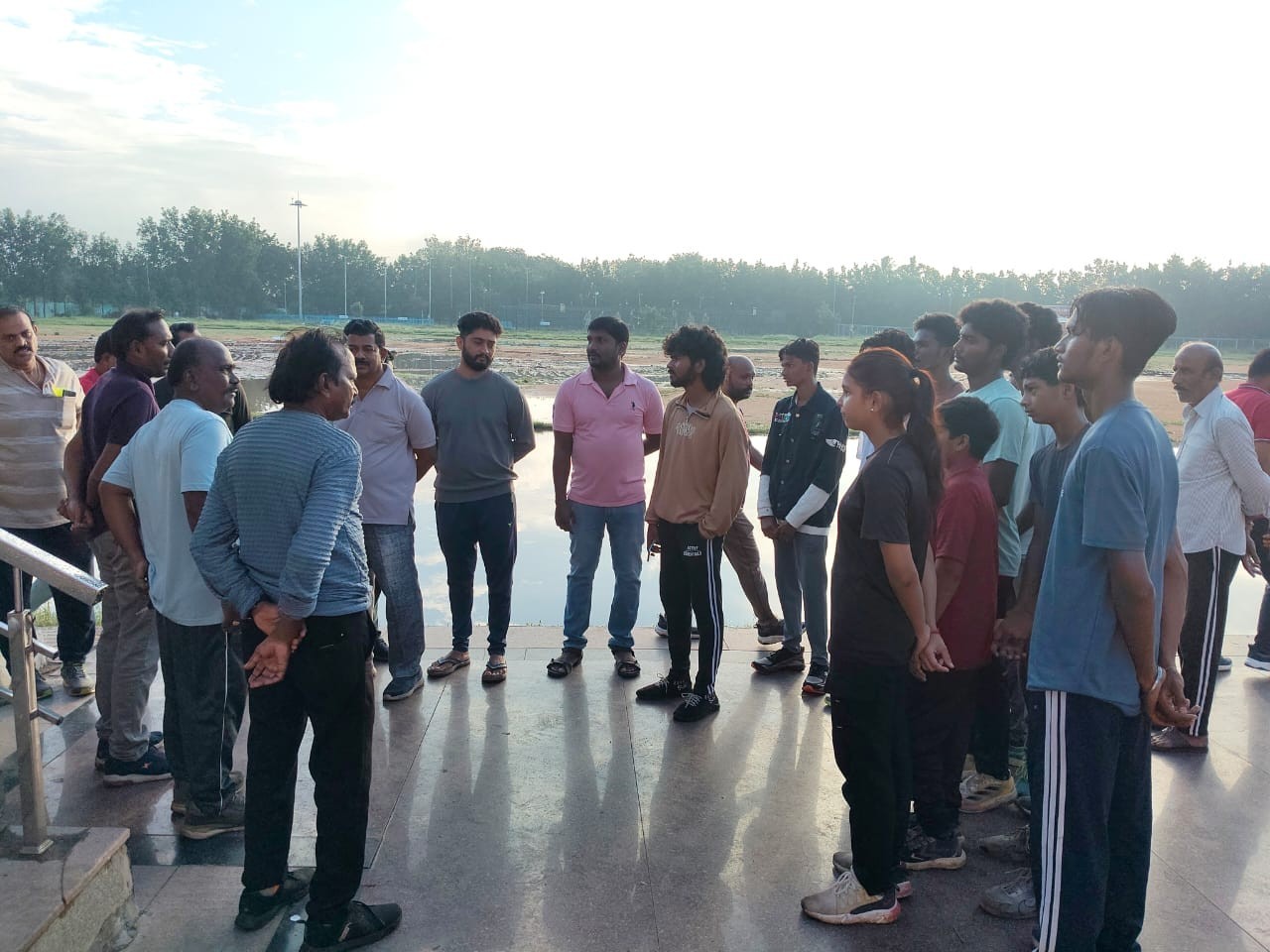 వర్షపు నీరు ఇబ్బందుల్లో మార్నింగ్ వాకర్స్