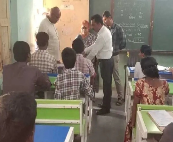 పాఠశాలలో డీసీఈబీ సెక్రటరీ తనిఖీలు