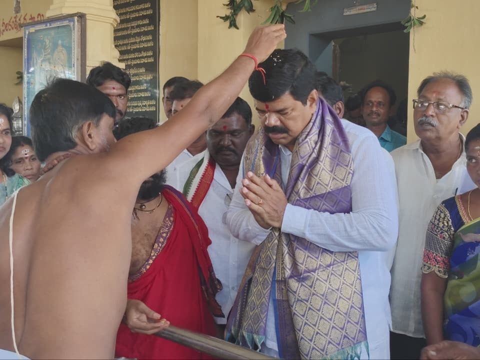 ప్రత్యేక పూజలు పాల్గొన్న ఎమ్మెల్యే