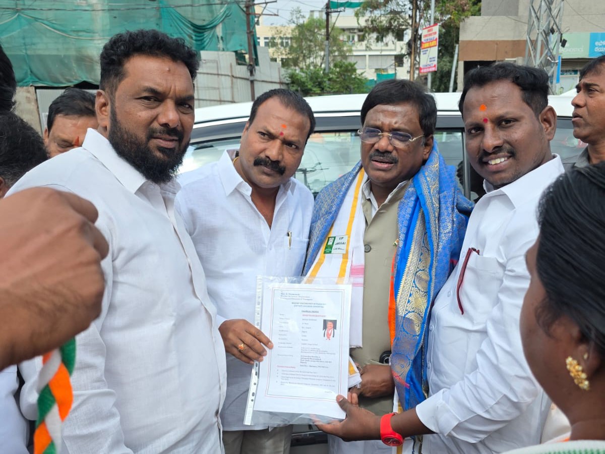 DCC అధ్యక్ష పదవి ఇవ్వాలని మంత్రికి వినతి