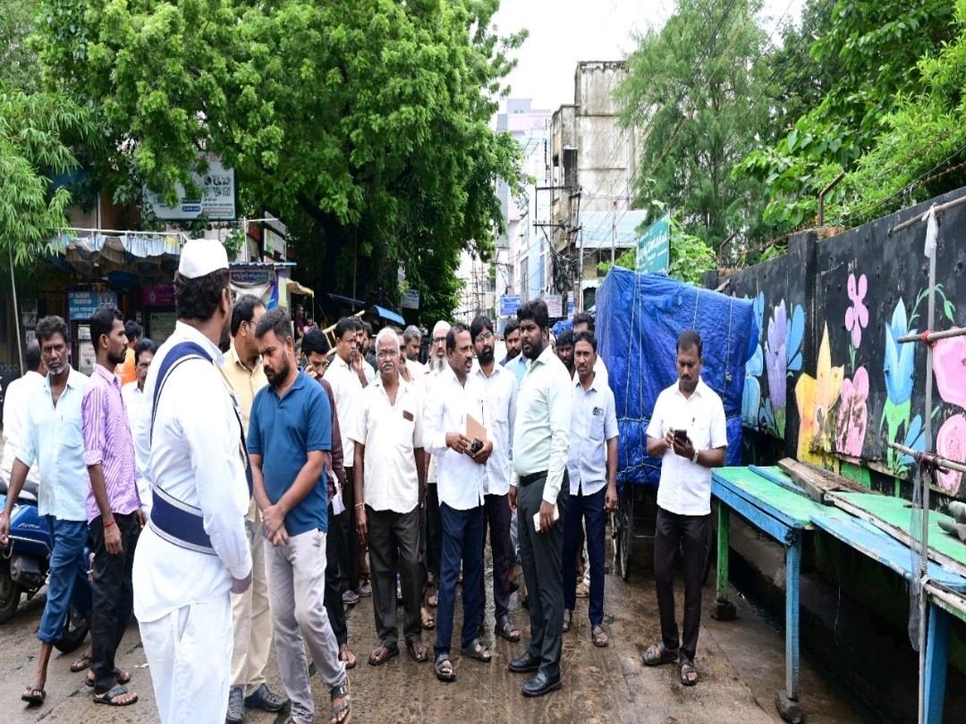 గ్యాంగ్ వర్క్ పనులను పర్యవేక్షించిన కమిషనర్