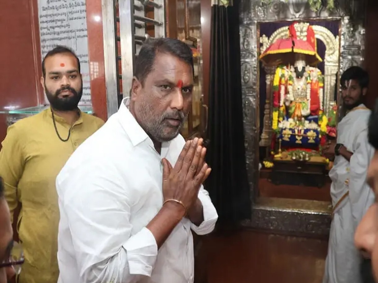 వేంకటేశ్వరాలయాన్ని సందర్శించిన మంత్రి