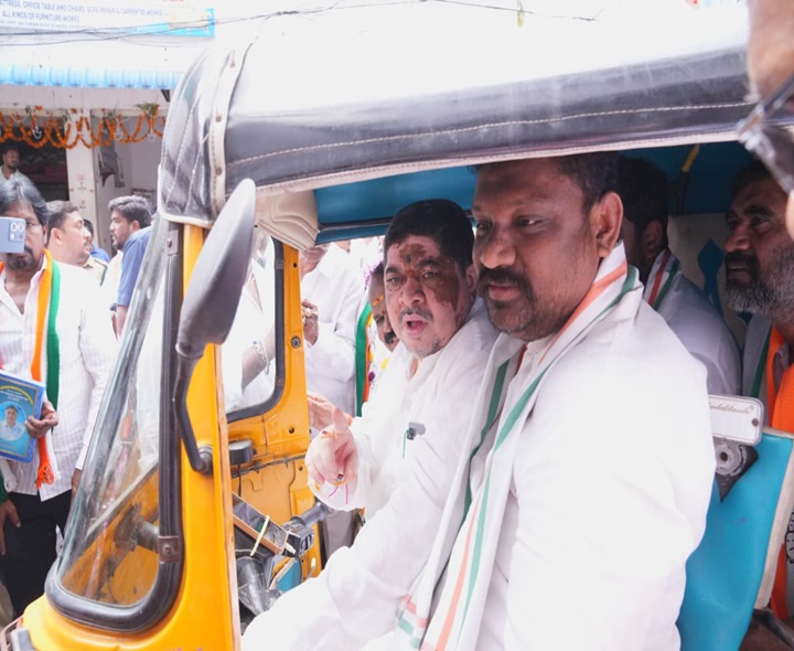 PHOTO: ఆటోలో ప్రయాణించిన మంత్రి పొన్నం