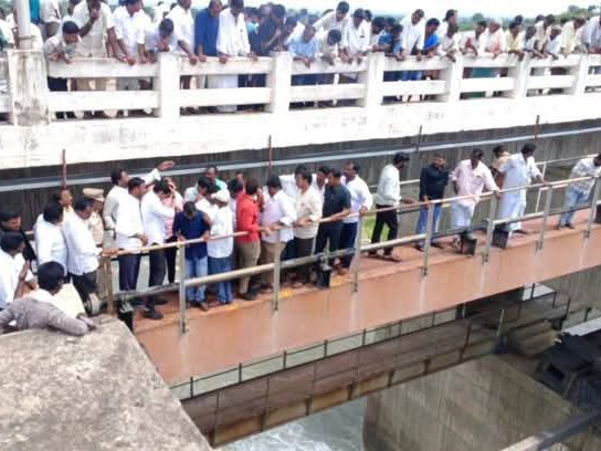 చాగల్లు రిజర్వాయర్‌ నుంచి నీటి విడుదల