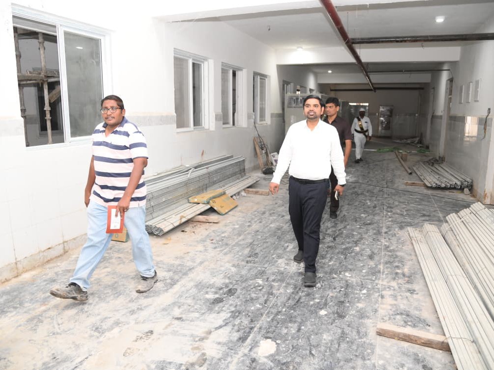 ‘ప్రభుత్వ ఆసుపత్రి నిర్మాణం త్వరగా పూర్తి చేయాలి’