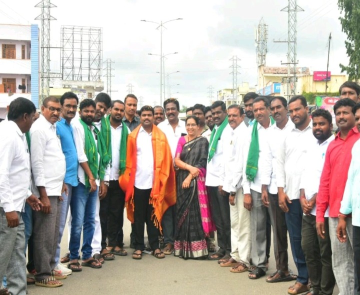 వరి ధాన్యం కొనుగోలు కేంద్రాలు ప్రారంభించిన ఎమ్మెల్యే