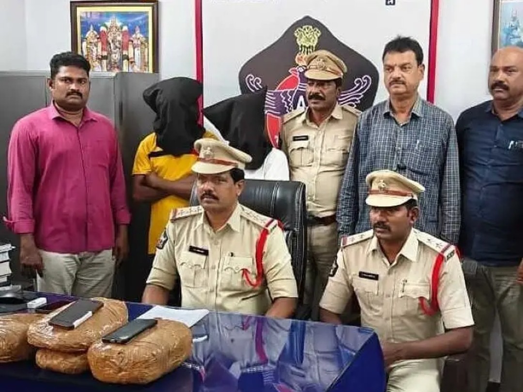 గంజాయి రవాణా చేస్తున్న ఇద్దరు అరెస్ట్