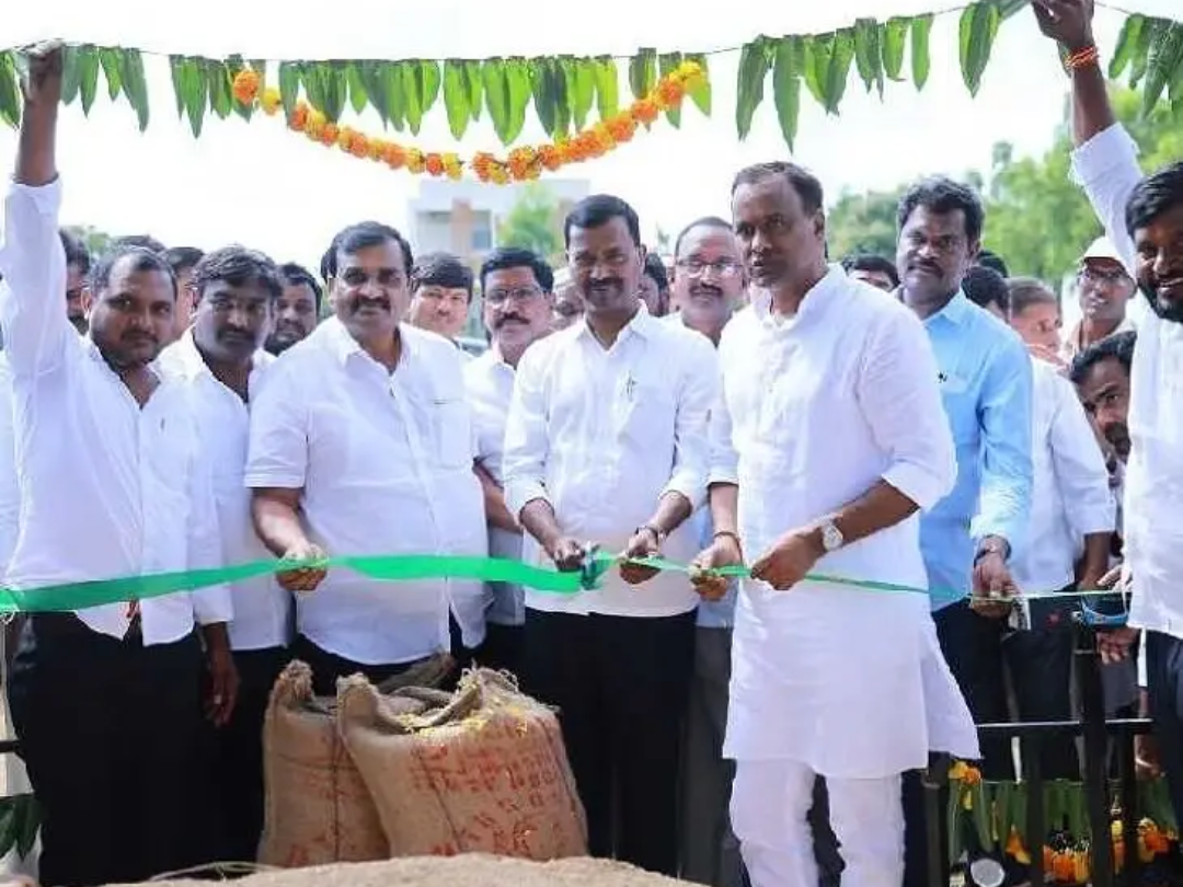 గుండ్రపల్లిలో ఐకేపీ కేంద్రం ప్రారంభం