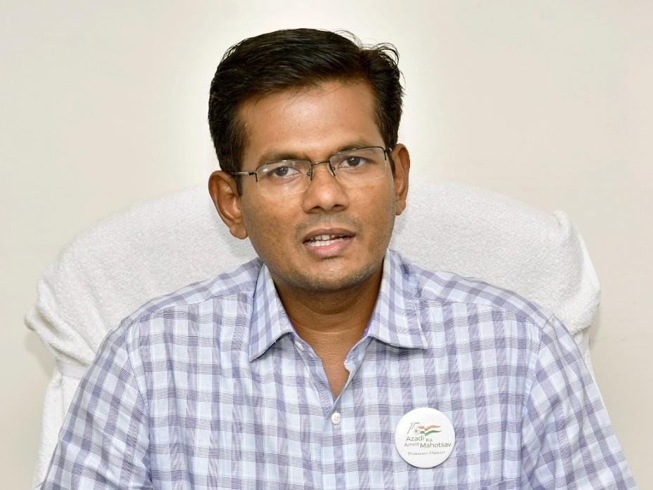 అధికారులకు కలెక్టర్ హెచ్చరికలు