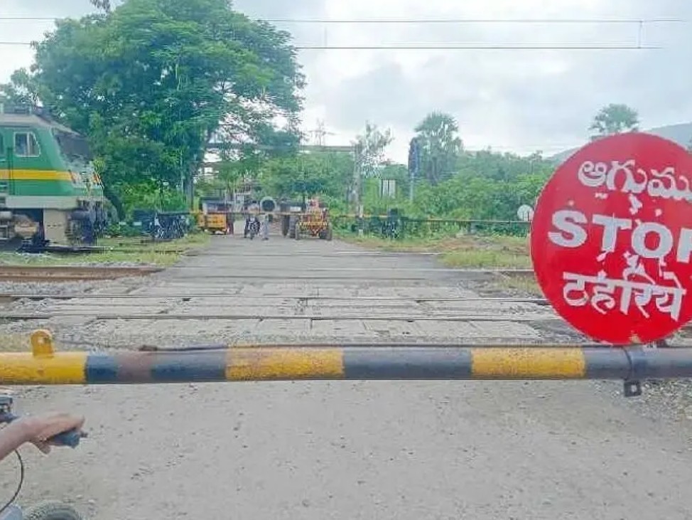 రైల్వే ట్రాక్ పనుల కోసం కన్నాల గేటు క్లోజ్