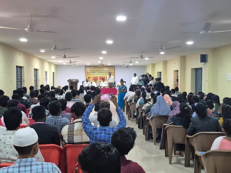 గుంతకల్లులో మెగా జాబ్ మేళాకు విశేష స్పందన