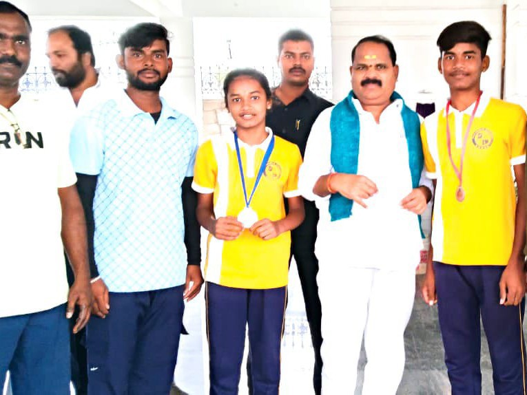 క్రీడల్లో విద్యార్థుల ప్రతిభను అభినందించిన ఎమ్మెల్యే