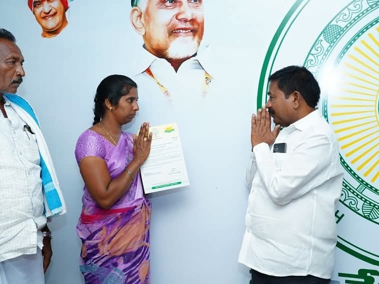 టంగుటూరులో సీఎం రిలీఫ్ ఫండ్ చెక్కుల పంపిణీ