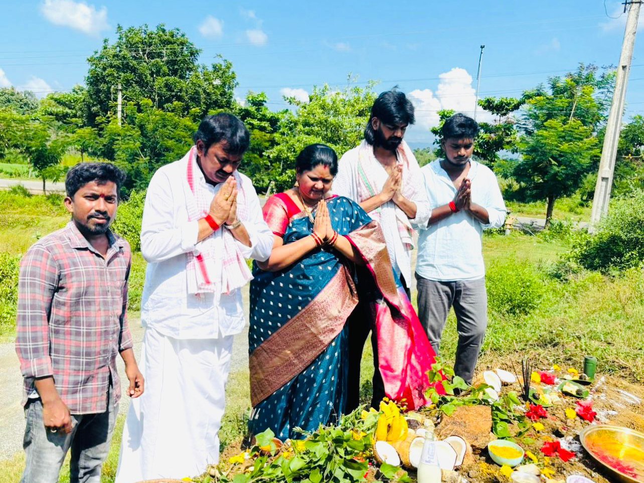 నాగుల చవితి వేడుకలు నిర్వహించిన మాజీ ఎమ్మెల్యే